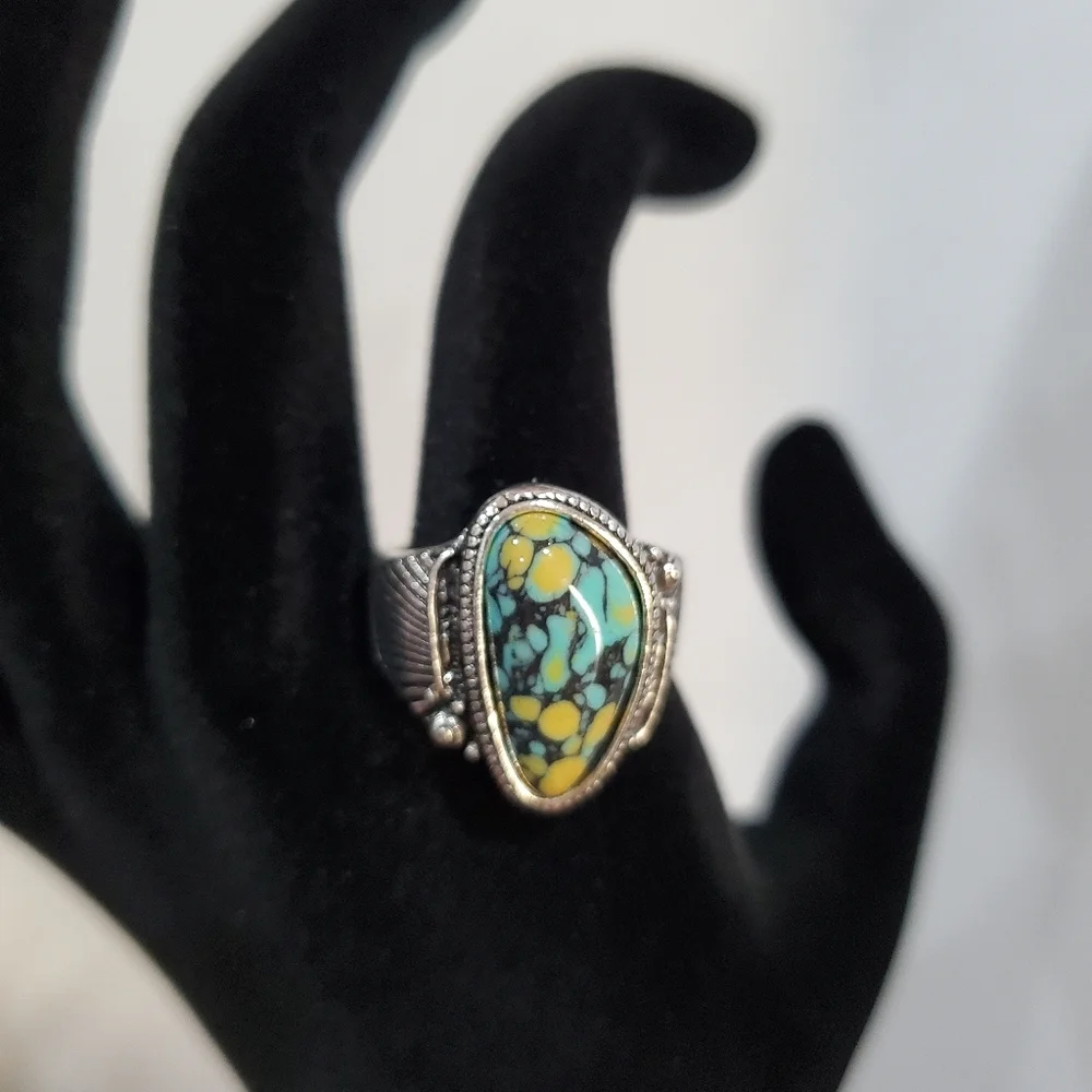 Faux Turquoise Ring Size 9 L👀K Costume Jewelry